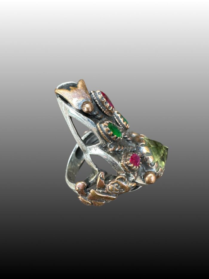 Peculiar anillo de los años veinte de plata, bronce y piedras semipreciosas - Imagen 2