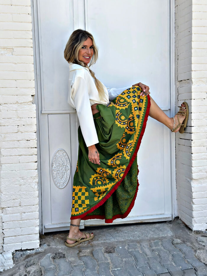 Falda Antigua Tribal  bordada Kutch - Imagen 4