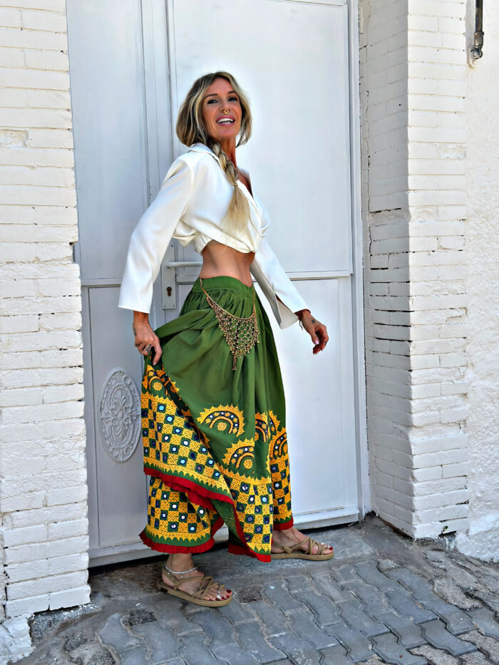 Falda Antigua Tribal  bordada Kutch - Imagen 2